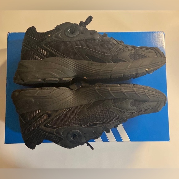 Adidas Astir in Black Womens 7.5 - Picture 1 of 5